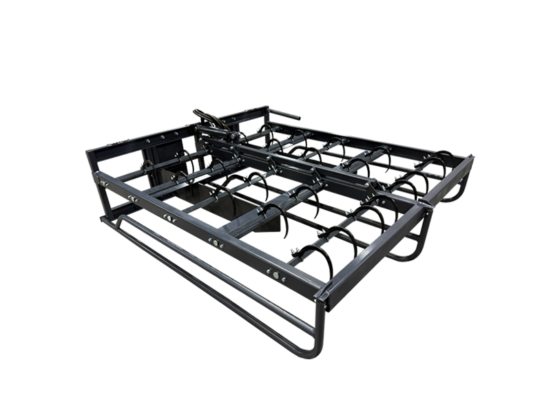 スキッドステア用干草集積グラップルで干草処理に革命を